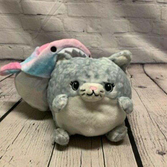 NEW Justice Undercover Squishable Plush in Disquise 7" Chloe Cat in Shark - Picture 2 of 2